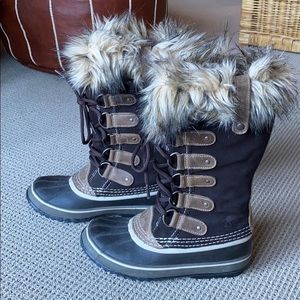 Sorel waterproof boots. Joan of Arctic.